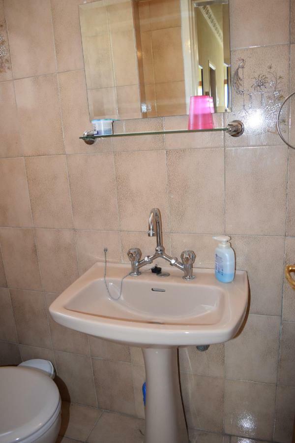 Mediterranean Breeze Apartment Limassol Bagian luar foto