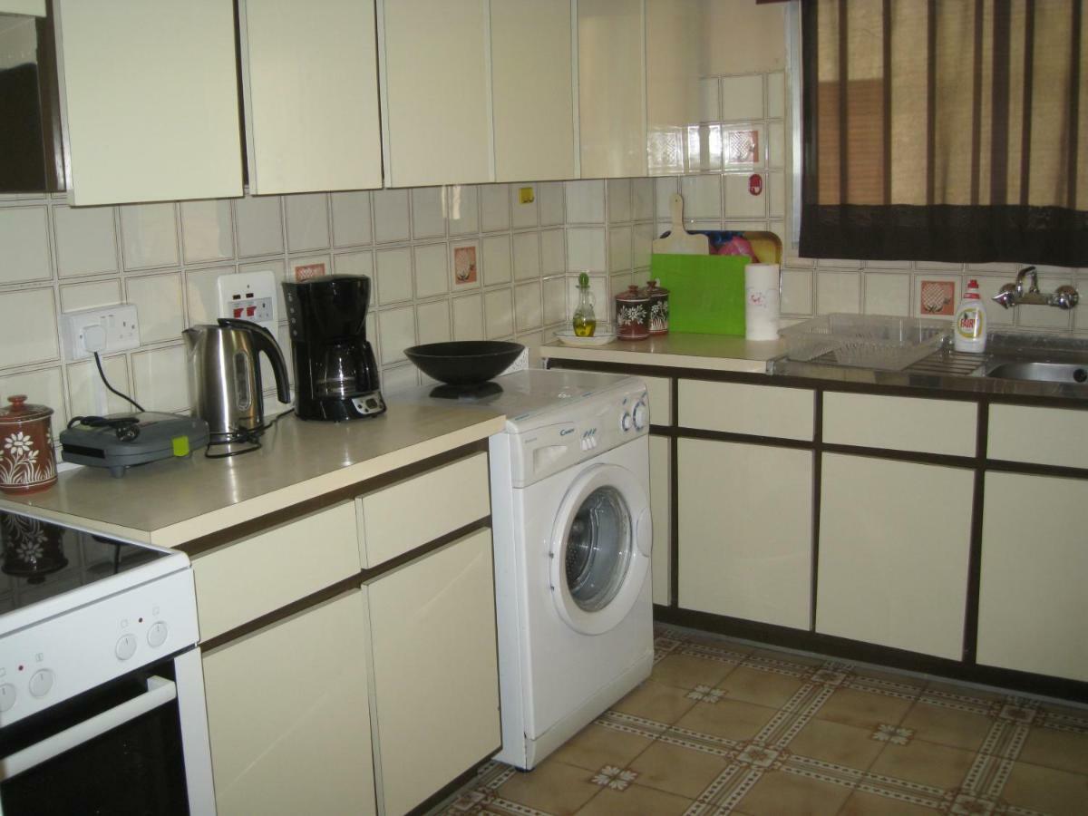 Mediterranean Breeze Apartment Limassol Bagian luar foto