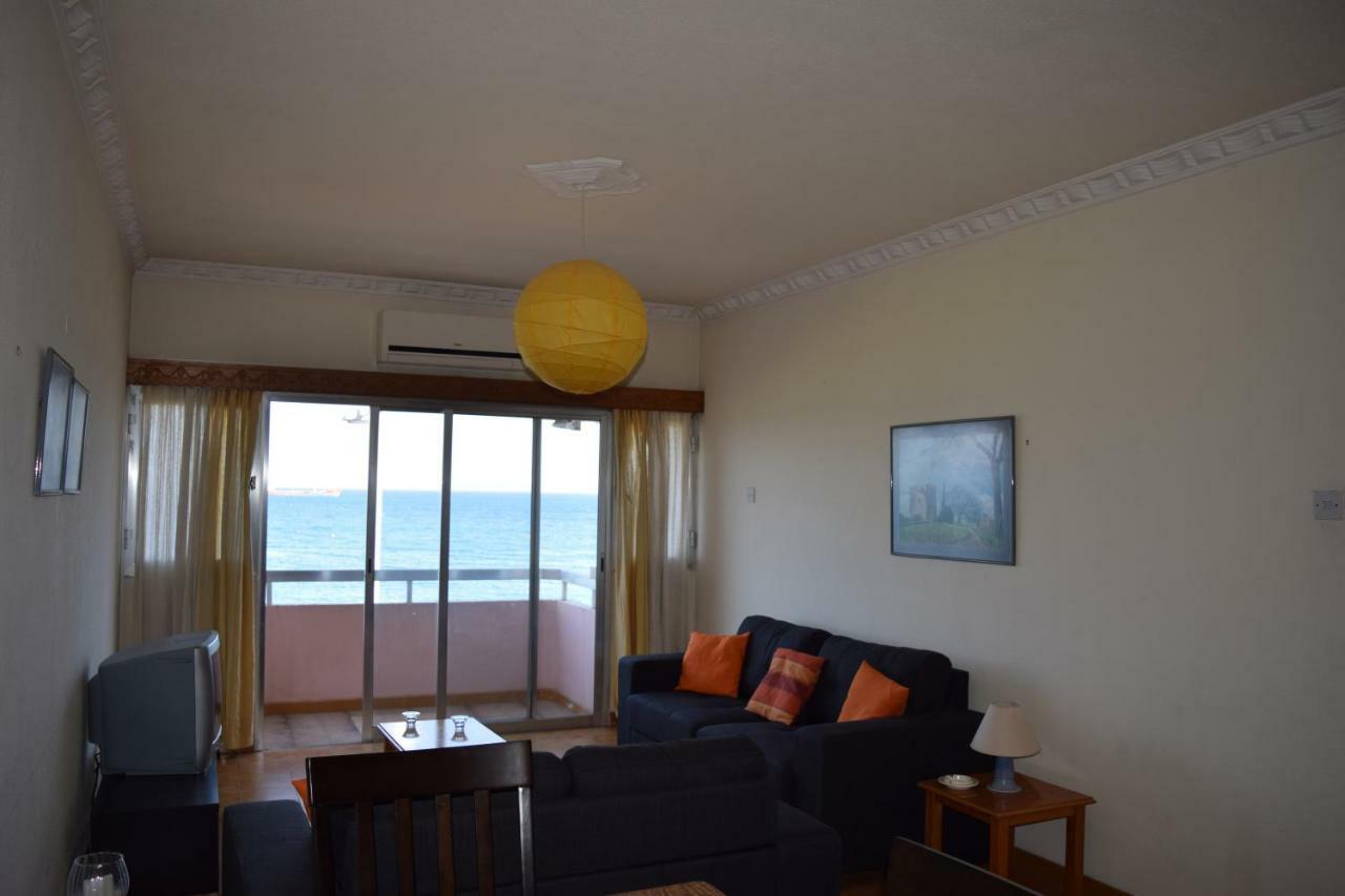 Mediterranean Breeze Apartment Limassol Bagian luar foto