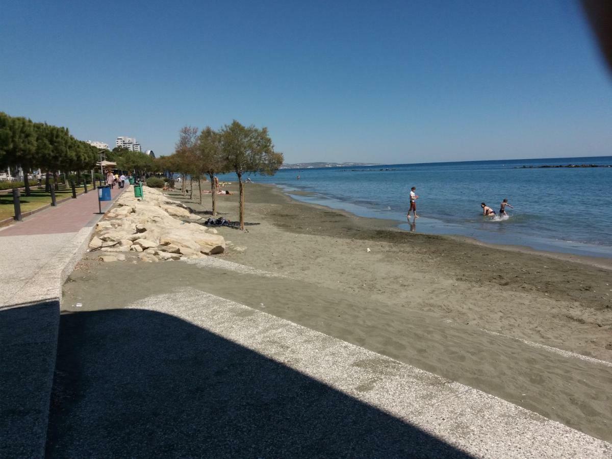 Mediterranean Breeze Apartment Limassol Bagian luar foto