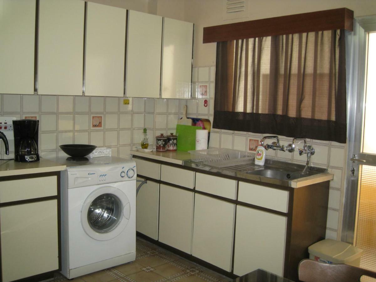 Mediterranean Breeze Apartment Limassol Bagian luar foto