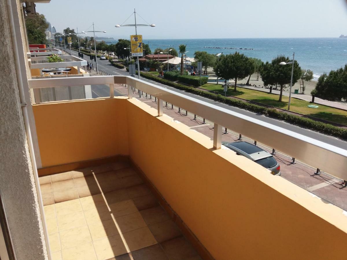 Mediterranean Breeze Apartment Limassol Bagian luar foto