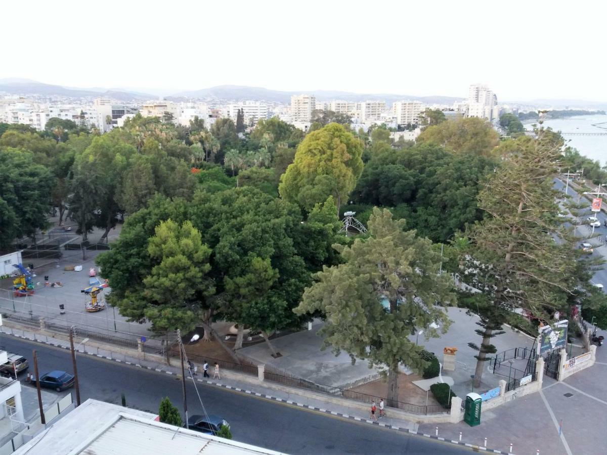Mediterranean Breeze Apartment Limassol Bagian luar foto