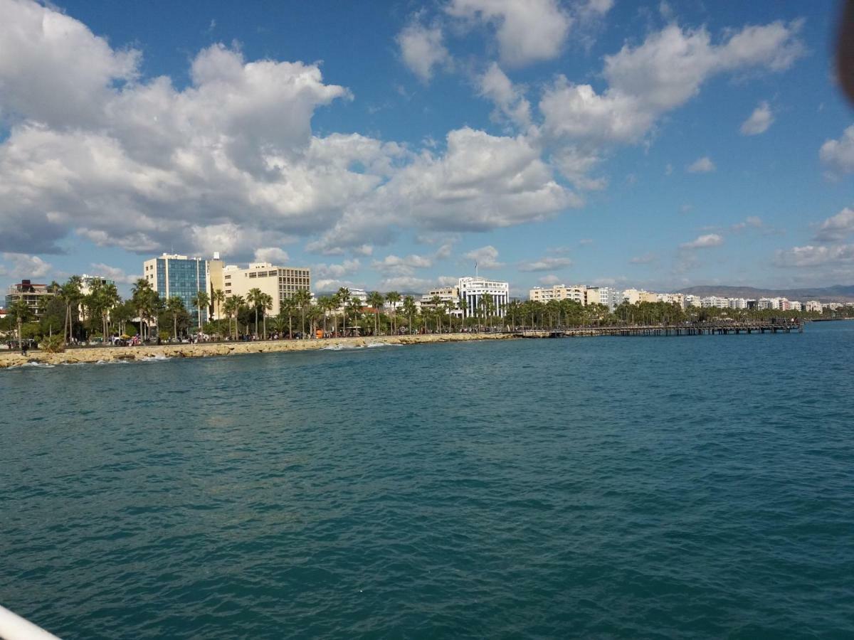 Mediterranean Breeze Apartment Limassol Bagian luar foto