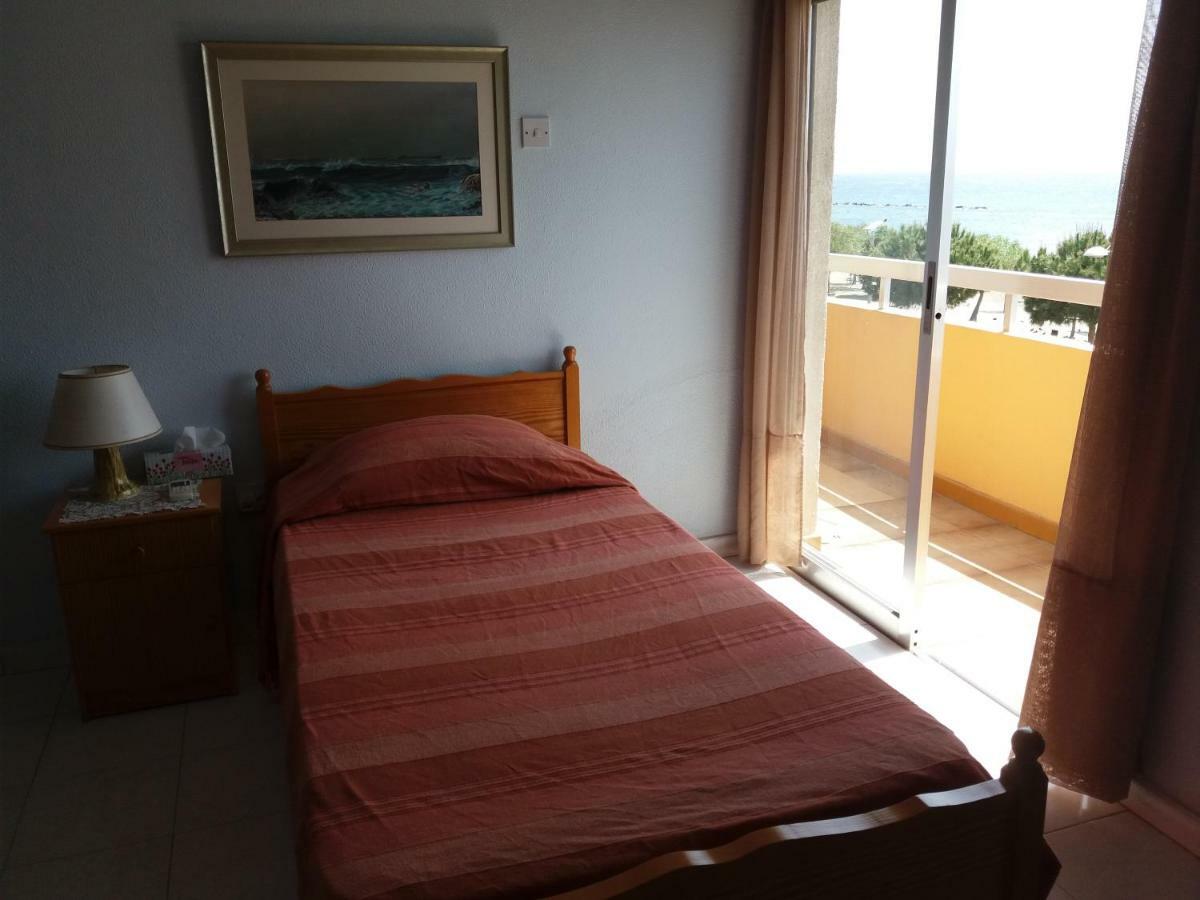 Mediterranean Breeze Apartment Limassol Bagian luar foto
